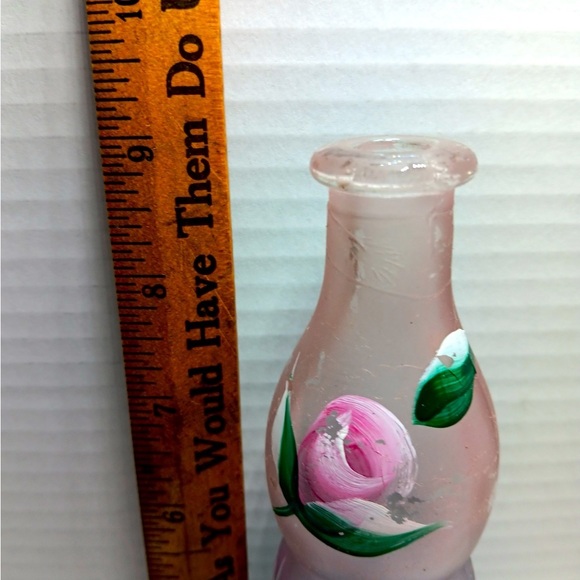 Vintage beautifully painted rose vase - Picture 2 of 9